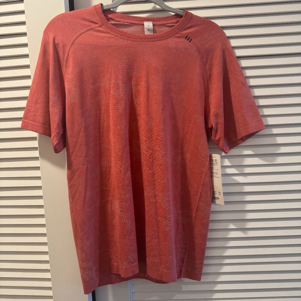 Small coral/salmon Lululemon Metal Vent Tech ss
